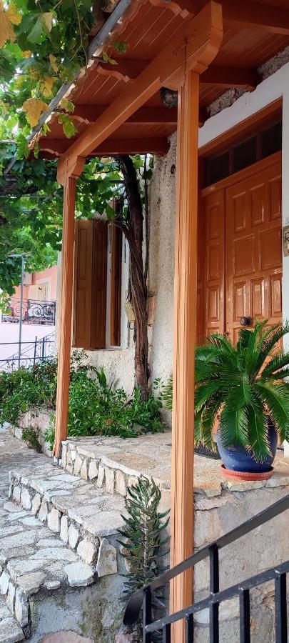 Maroudas Traditional Guest House バティ エクステリア 写真