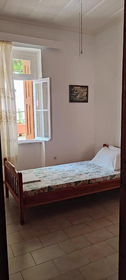 Maroudas Traditional Guest House バティ エクステリア 写真