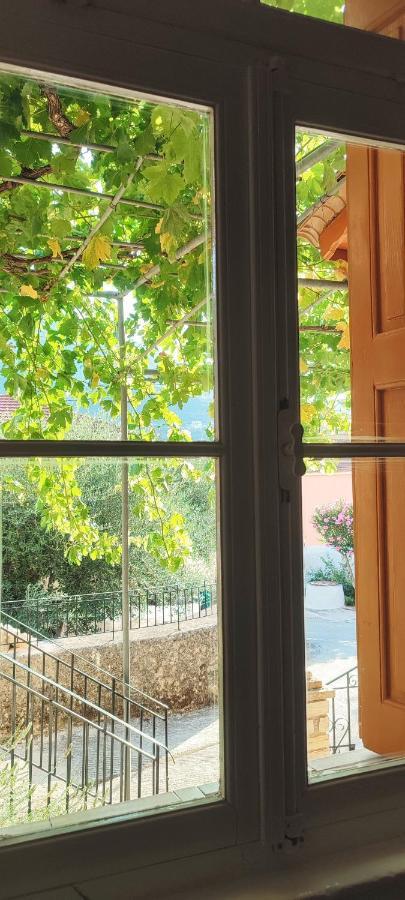 Maroudas Traditional Guest House バティ エクステリア 写真