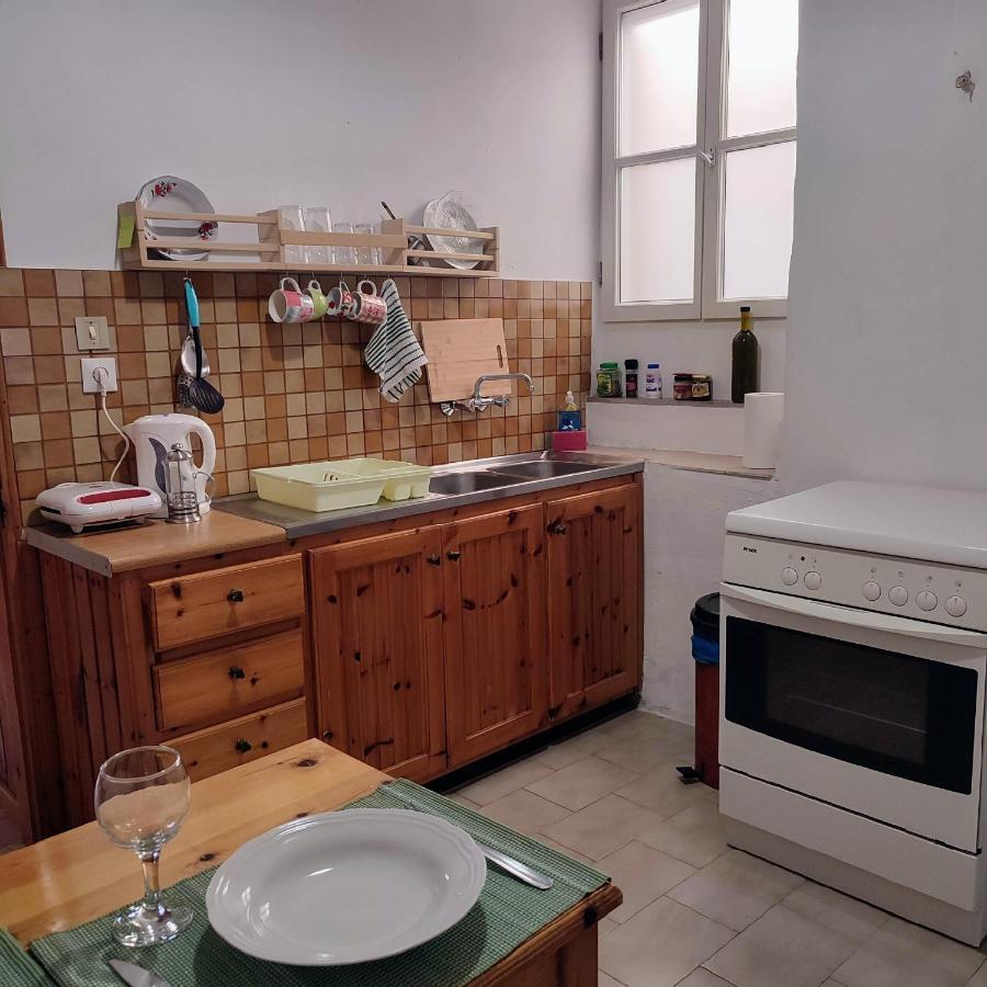 Maroudas Traditional Guest House バティ エクステリア 写真