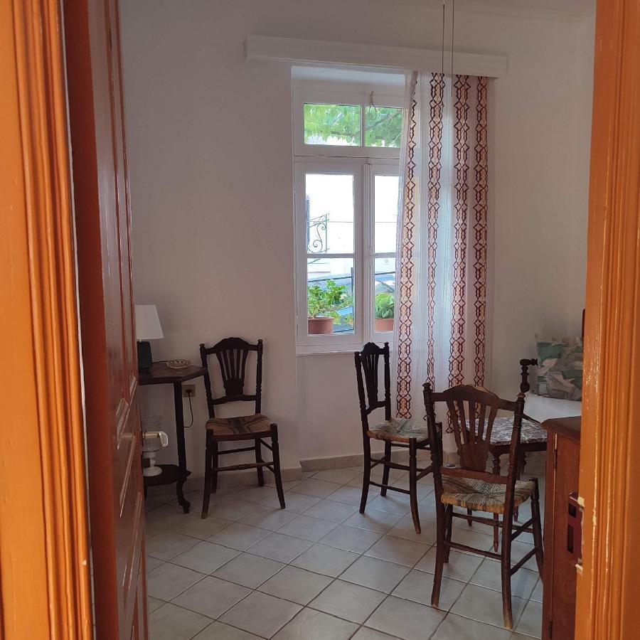 Maroudas Traditional Guest House バティ エクステリア 写真
